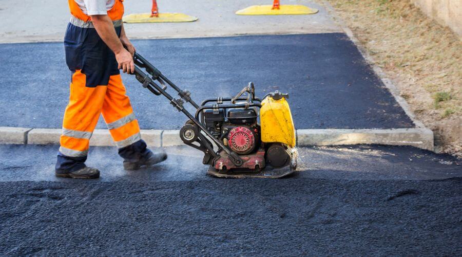Professional gutter cleaning in Southfield, MI